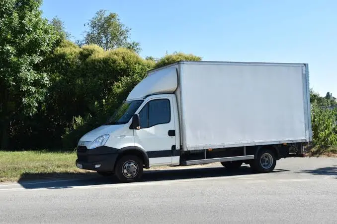 Camion chargé pour départ longue distance